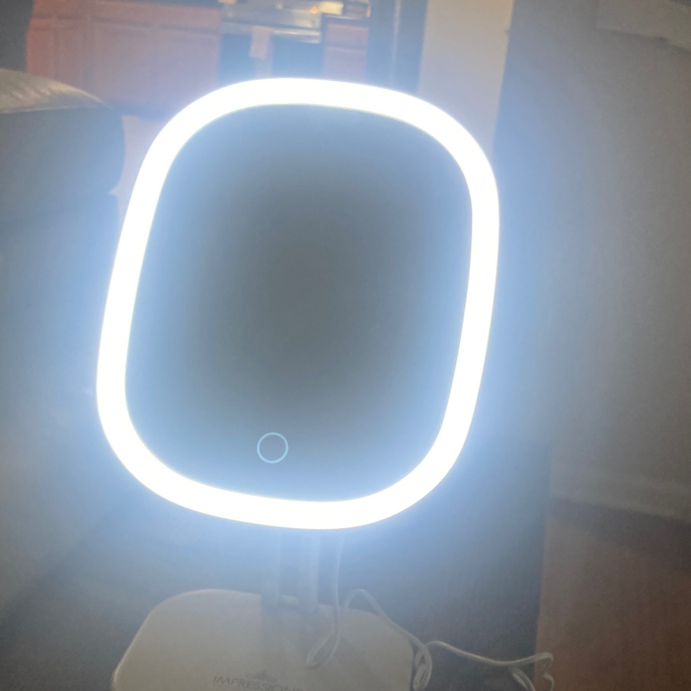 LED Lighted Makeup Mirror - White